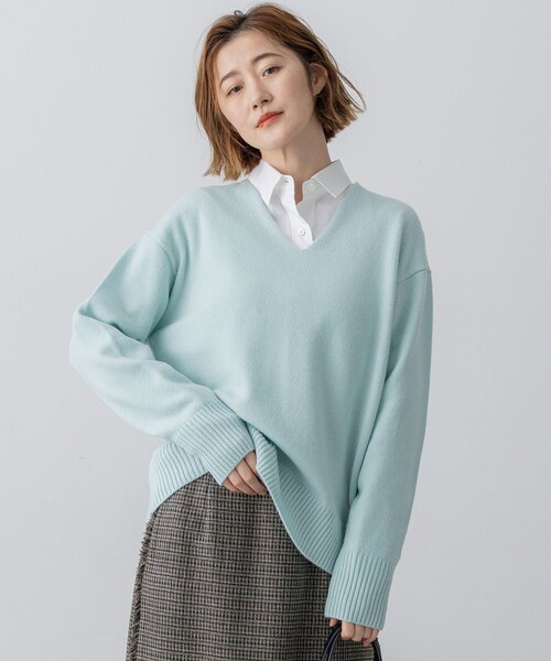 23区 S(ニジュウサンクチイサイサイズ)の「カシミヤブレンド Vネック ニット(ニット/セーター・レディース・ホワイト系/ライトグリーン系/ピーコックグリーン系/グレー系/ベージュ系/ライトグレー系/オールドローズ系/ダルブルー系/パープル系・32)」の5枚目の写真