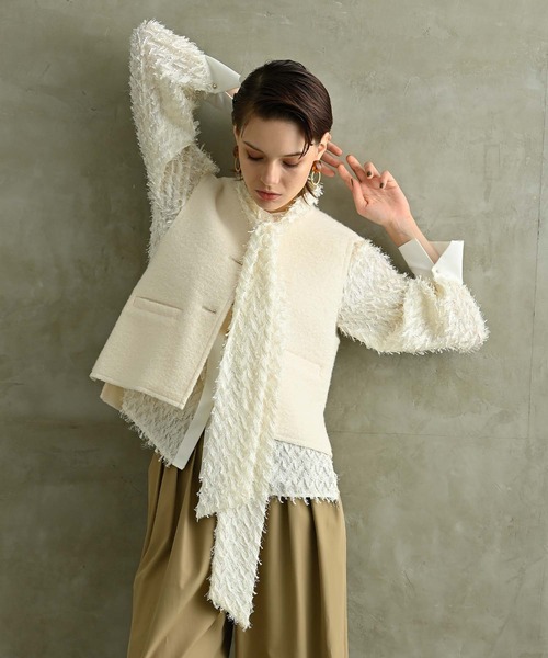 RAW FUDGE(ローファッジ)の「カットジャガードボウタイブラウス(シャツ/ブラウス・レディース・ブラック/オフホワイト/ブルー・M)」の2枚目の写真