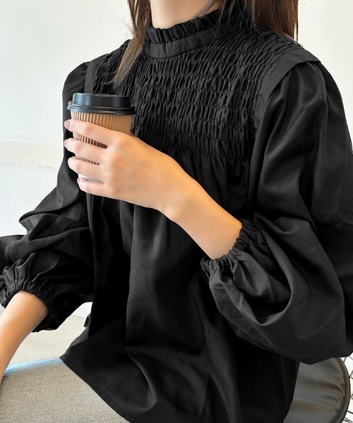 ONEP STAR(ワンピスター)の「スモッキング×ギャザー袖ハイネックブラウス(シャツ/ブラウス・レディース・ピンク/ブラック・MEDIUM)」の2枚目の写真