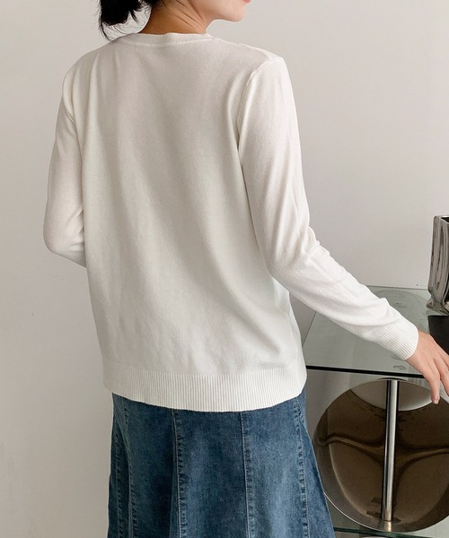 LOWO(ロワ)の「【12色展開】クルーネック ニット プルオーバー(ニット/セーター・レディース・オフホワイト/グレー/ブラック/グレイッシュベージュ/カーキ/ベビーピンク/モカ/ベージュ/マスタード/ブラウン/ピンク/レッド・FREE)」の15枚目の写真