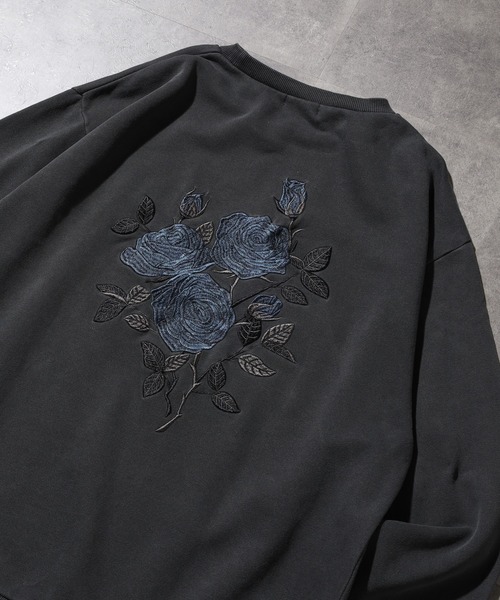 FUNALIVE(ファンアライブ)の「WS select ピグメントWASH加工 バラ刺繍トレーナー(スウェット・メンズ・ブラック×ブラック/ブラック×ブルー・M/L)」の2枚目の写真