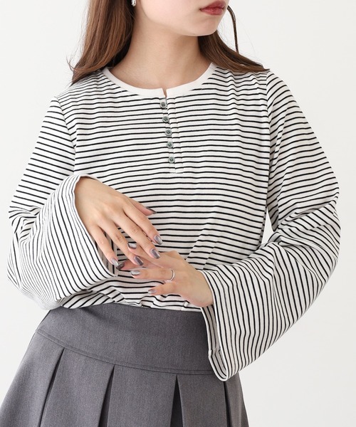 OMNES(オムネス)の「リブワイドスリーブ ヘンリーネック長袖プルオーバー(Tシャツ/カットソー・レディース・ブルー/オリーブ/アイボリー/ブラック/ホワイト×ブラック・FREE)」の3枚目の写真