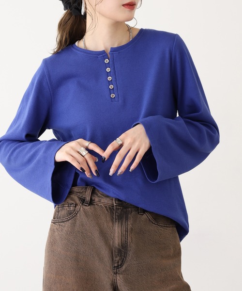 OMNES(オムネス)の「リブワイドスリーブ ヘンリーネック長袖プルオーバー(Tシャツ/カットソー・レディース・ブルー/オリーブ/アイボリー/ブラック/ホワイト×ブラック・FREE)」の5枚目の写真