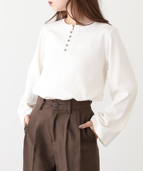 OMNES(オムネス)の「リブワイドスリーブ ヘンリーネック長袖プルオーバー(Tシャツ/カットソー・レディース・ブルー/オリーブ/アイボリー/ブラック/ホワイト×ブラック・FREE)」の11枚目の写真