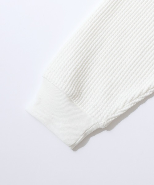 Mark Gonzales（マーク・ゴンザレス）の「MARK GONZALES ARTWORK COLLECTION/マークゴンザレス 別注 ワンポイント刺繍 ピスネーム ドローコード オーバーサイズ サーマル ワッフル ヘンリーネック 長袖Tシャツ ロンT（Tシャツ/カットソー・メンズ・ブラック/チャコール/ホワイト/グレー・M/XL/L）」の16枚目の写真