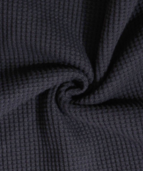 Mark Gonzales（マーク・ゴンザレス）の「MARK GONZALES ARTWORK COLLECTION/マークゴンザレス 別注 ワンポイント刺繍 ピスネーム ドローコード オーバーサイズ サーマル ワッフル ヘンリーネック 長袖Tシャツ ロンT（Tシャツ/カットソー・メンズ・ブラック/チャコール/ホワイト/グレー・M/XL/L）」の20枚目の写真