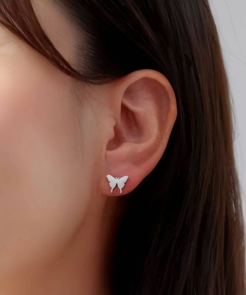CERCA（チェルカ）の「SARINOHANA/蝶々ピアス/ステンレス（ピアス（両耳用）・レディース・シルバー/ブラック/イエローゴールド/ピンクゴールド・FREE）」の3枚目の写真