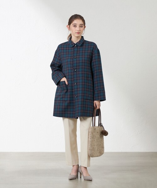 amaca(アマカ)の「梳毛リバーステンカラーコート(ステンカラーコート・レディース・ダークネイビー/グレー系その他・38)」の6枚目の写真