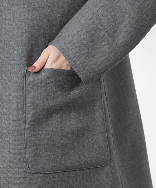 amaca(アマカ)の「梳毛リバーステンカラーコート(ステンカラーコート・レディース・ダークネイビー/グレー系その他・38)」の10枚目の写真