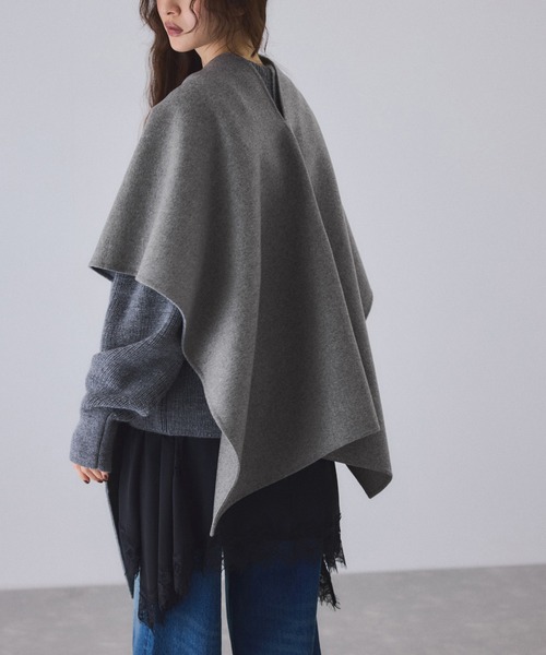 ADAM ET ROPE'（アダムエロペ）の「カシミアブレンドポンチョストール（ストール/ショール・レディース・グレー/ベージュ系その他2・FREE）」の7枚目の写真