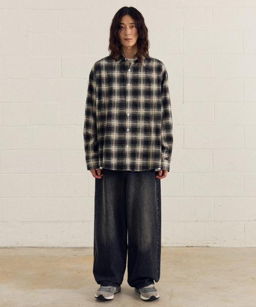 F.ILLUMINATE（フィルミネイト）の「ブラシウォッシュデニムパンツ-ブルー（デニムパンツ・レディース・その他・SMALL/MEDIUM/LARGE）」の4枚目の写真