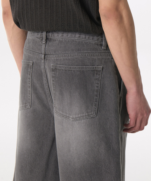 MUSINSA STANDARD（ムシンサスタンダード）の「ビッグブラシワンタックバミューダデニムパンツ[グレー]（デニムパンツ・メンズ・その他・26/27/29/30/31/32/33/34/36/38/40/42/28）」の5枚目の写真