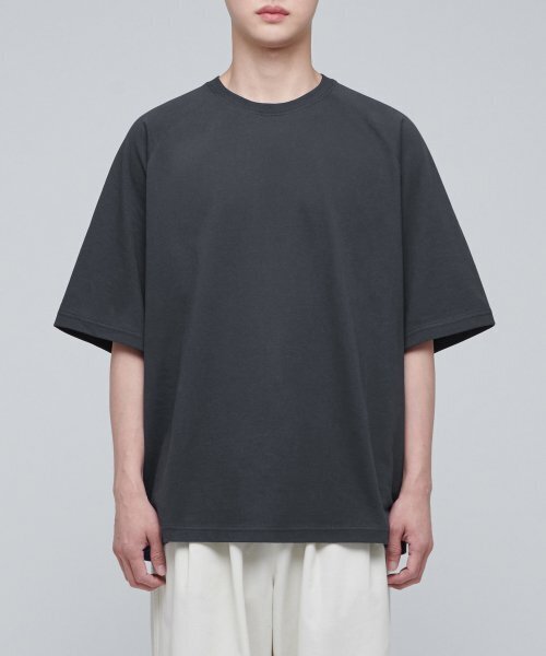 MUSINSA STANDARD（ムシンサスタンダード）の「エクストラオーバーサイズラグランTシャツ[ダークグレー]（Tシャツ/カットソー・メンズ・その他・SMALL/MEDIUM/LARGE/XX-LARGE/XXX-LARGE）」の2枚目の写真