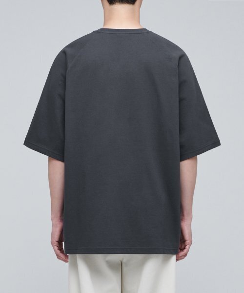 MUSINSA STANDARD（ムシンサスタンダード）の「エクストラオーバーサイズラグランTシャツ[ダークグレー]（Tシャツ/カットソー・メンズ・その他・SMALL/MEDIUM/LARGE/XX-LARGE/XXX-LARGE）」の3枚目の写真