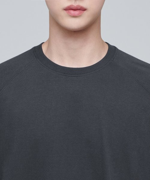 MUSINSA STANDARD（ムシンサスタンダード）の「エクストラオーバーサイズラグランTシャツ[ダークグレー]（Tシャツ/カットソー・メンズ・その他・SMALL/MEDIUM/LARGE/XX-LARGE/XXX-LARGE）」の4枚目の写真