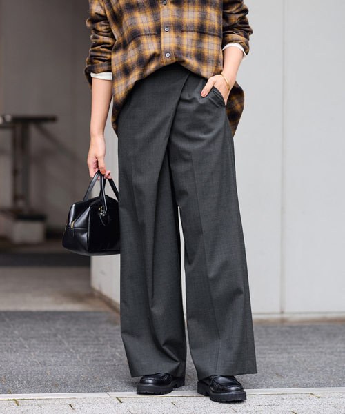 FRAMeWORK(フレームワーク)の「TWラップパンツ(スラックス・レディース・チャコールグレー/ブラック・36/38)」の2枚目の写真