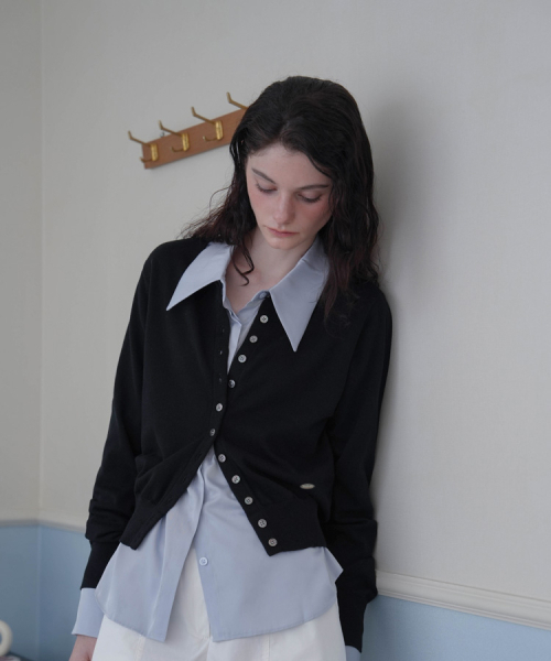 DEHEVE（デヘヴェ）の「Signiture Pearl Button Cardigan [Black]（カーディガン/ボレロ・レディース・ブラック・FREE）」の4枚目の写真