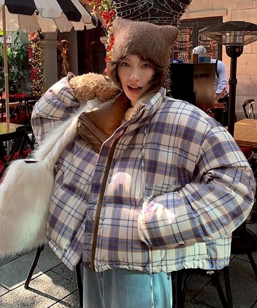 LYEON（リヨン）の「チェック柄エコダウンオーバーサイズブルゾン（ブルゾン・レディース・ベージュ・LARGE/MEDIUM）」の6枚目の写真