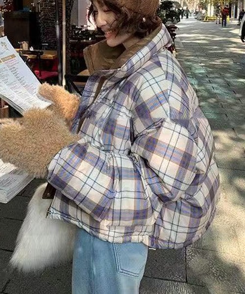 LYEON（リヨン）の「チェック柄エコダウンオーバーサイズブルゾン（ブルゾン・レディース・ベージュ・LARGE/MEDIUM）」の9枚目の写真