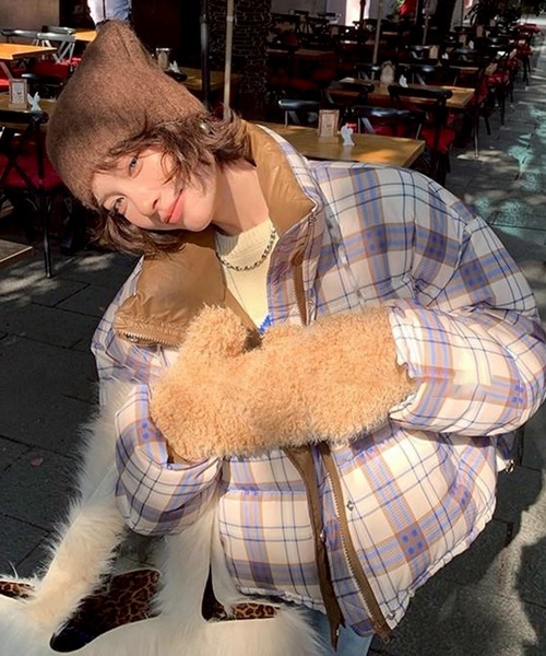 LYEON（リヨン）の「チェック柄エコダウンオーバーサイズブルゾン（ブルゾン・レディース・ベージュ・LARGE/MEDIUM）」の10枚目の写真