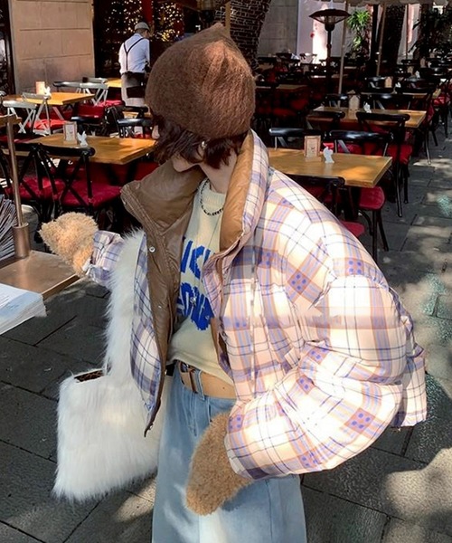 LYEON（リヨン）の「チェック柄エコダウンオーバーサイズブルゾン（ブルゾン・レディース・ベージュ・LARGE/MEDIUM）」の12枚目の写真