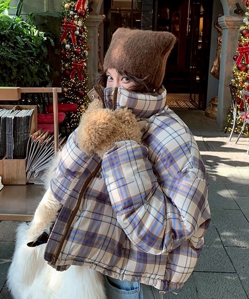 LYEON（リヨン）の「チェック柄エコダウンオーバーサイズブルゾン（ブルゾン・レディース・ベージュ・LARGE/MEDIUM）」の14枚目の写真