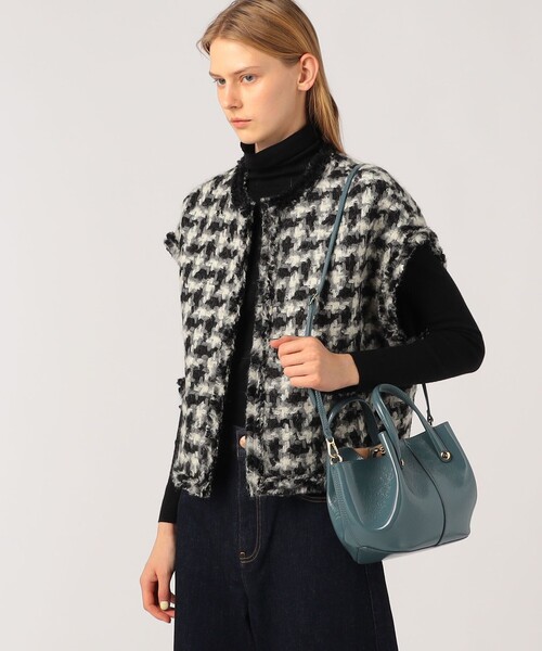 TOMORROWLAND （トゥモローランド）の「Atelier TOMORROWLAND SHELL MINI エナメルバッグ（ハンドバッグ・レディース・イエロー/ブルー・FREE）」の3枚目の写真