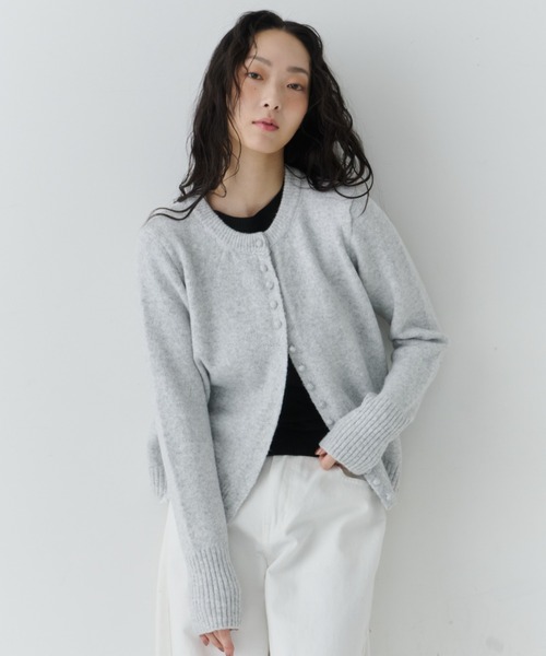 NUJOH(ヌゾ)の「Round Neck Soft Rib Cardigan / ラウンドネックソフトリブカーディガン(カーディガン/ボレロ・レディース・ブラウン/ライトグレー/ホワイト/チャコールグレー・FREE)」の3枚目の写真