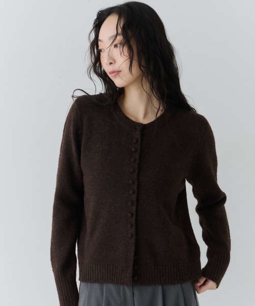 NUJOH(ヌゾ)の「Round Neck Soft Rib Cardigan / ラウンドネックソフトリブカーディガン(カーディガン/ボレロ・レディース・ブラウン/ライトグレー/ホワイト/チャコールグレー・FREE)」の17枚目の写真