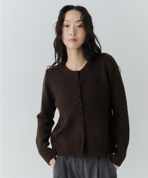 NUJOH(ヌゾ)の「Round Neck Soft Rib Cardigan / ラウンドネックソフトリブカーディガン(カーディガン/ボレロ・レディース・ブラウン/ライトグレー/ホワイト/チャコールグレー・FREE)」の18枚目の写真
