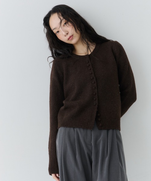 NUJOH(ヌゾ)の「Round Neck Soft Rib Cardigan / ラウンドネックソフトリブカーディガン(カーディガン/ボレロ・レディース・ブラウン/ライトグレー/ホワイト/チャコールグレー・FREE)」の19枚目の写真