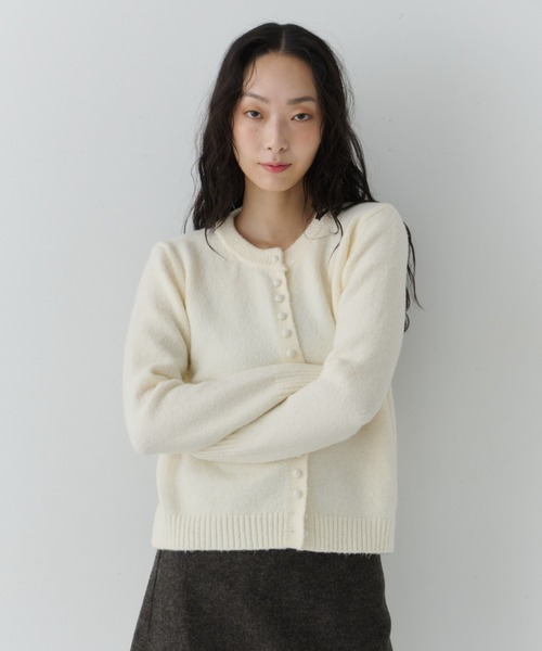 NUJOH(ヌゾ)の「Round Neck Soft Rib Cardigan / ラウンドネックソフトリブカーディガン(カーディガン/ボレロ・レディース・ブラウン/ライトグレー/ホワイト/チャコールグレー・FREE)」の5枚目の写真