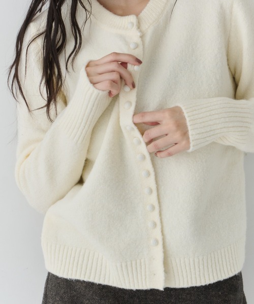 NUJOH(ヌゾ)の「Round Neck Soft Rib Cardigan / ラウンドネックソフトリブカーディガン(カーディガン/ボレロ・レディース・ブラウン/ライトグレー/ホワイト/チャコールグレー・FREE)」の11枚目の写真