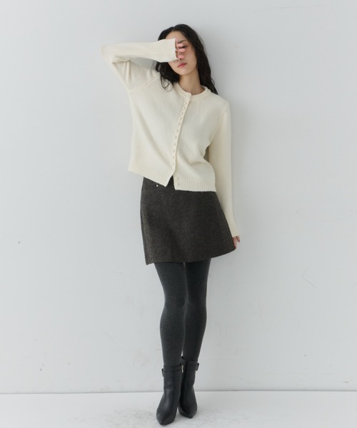 NUJOH(ヌゾ)の「Round Neck Soft Rib Cardigan / ラウンドネックソフトリブカーディガン(カーディガン/ボレロ・レディース・ブラウン/ライトグレー/ホワイト/チャコールグレー・FREE)」の14枚目の写真