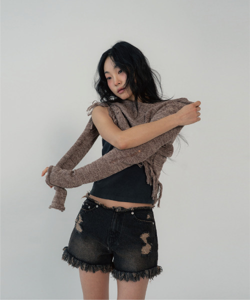 ZIZEMUSEUM(ジゼミュージアム)の「FRINGE DENIM SHORTS (BLACK)(その他パンツ・レディース・その他・SMALL/MEDIUM/LARGE)」の5枚目の写真