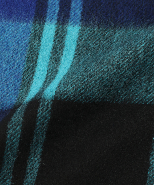 EDIFICE（エディフィス）の「JOSHUA ELLIS（ジョシュア エリス）CPG30/180（マフラー・メンズ・ブラック/サックスブルー/グリーン・FREE）」の6枚目の写真