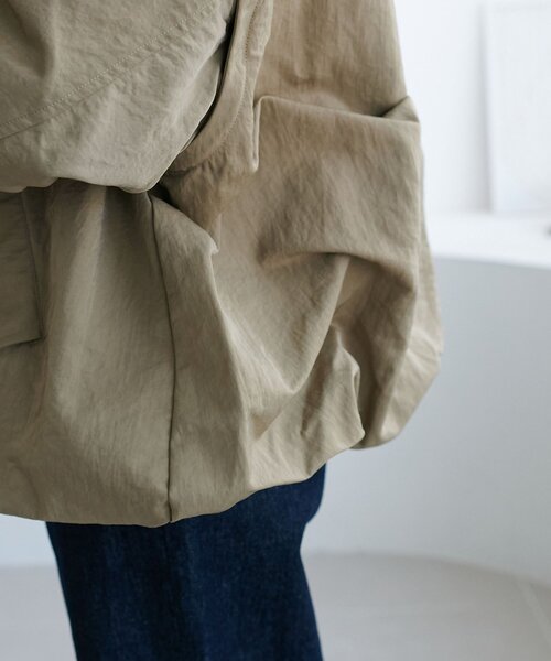 DISCOAT（ディスコート）の「【軽量/袖取り外し可/ユニセックス】ライトメモリー2WAYボンバーブルゾン（ブルゾン・レディース・オリーブ/アイボリー/チャコールグレー・FREE）」の20枚目の写真