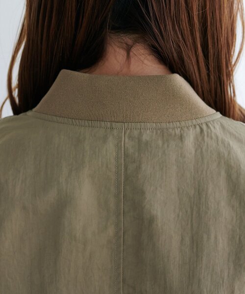 DISCOAT（ディスコート）の「【軽量/袖取り外し可/ユニセックス】ライトメモリー2WAYボンバーブルゾン（ブルゾン・レディース・オリーブ/アイボリー/チャコールグレー・FREE）」の22枚目の写真