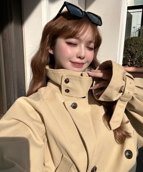 RAY CASSIN（レイカズン）の「ショート丈ルーズトレンチコート（トレンチコート・レディース・ブラック系その他2/ベージュ・FREE）」の10枚目の写真