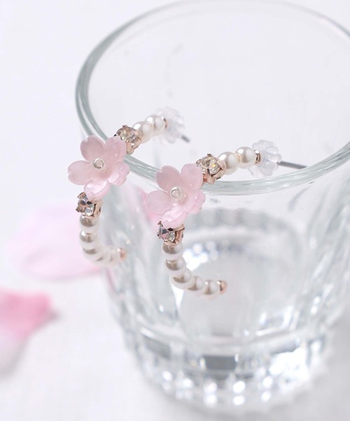 Flowering(フラワーリング)の「SAKURA/透かし/パール/ピアス(ピアス(両耳用)・レディース・ピンク/ピンクゴールド・FREE)」の1枚目の写真