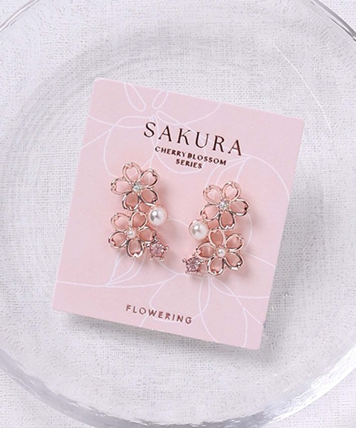 Flowering(フラワーリング)の「SAKURA/透かし/パール/ピアス(ピアス(両耳用)・レディース・ピンク/ピンクゴールド・FREE)」の3枚目の写真