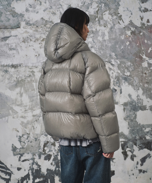 MUSINSA STANDARD WOMAN（ムシンサスタンダードウーマン）の「[シティレジャー] ウィメンズシアリップストップフーデッドダウンショートパディングジャケット [ライトウォームグレー]（ダウンジャケット/コート・レディース・その他・SMALL/MEDIUM/LARGE/X-SMALL）」の3枚目の写真