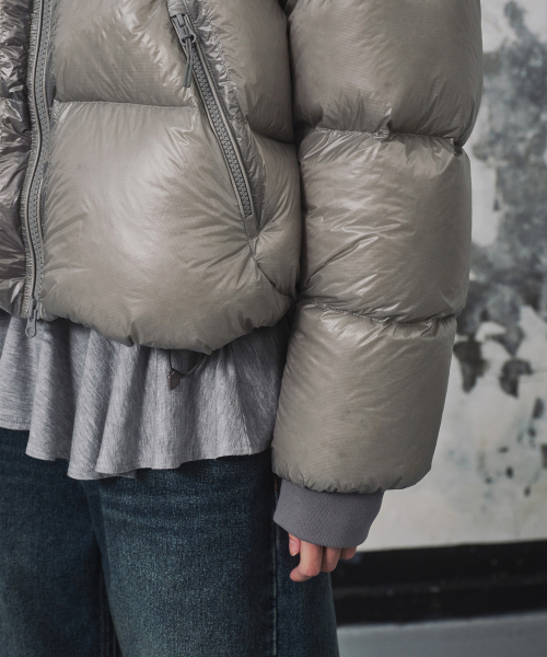 MUSINSA STANDARD WOMAN（ムシンサスタンダードウーマン）の「[シティレジャー] ウィメンズシアリップストップフーデッドダウンショートパディングジャケット [ライトウォームグレー]（ダウンジャケット/コート・レディース・その他・SMALL/MEDIUM/LARGE/X-SMALL）」の8枚目の写真