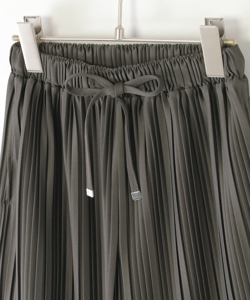 ikka（イッカ）の「【親子コーデ】カットプリーツワイドパンツ（120~160cm）（その他パンツ・キッズ・グレイッシュベージュ/チャコール・150/140/130/120/160）」の5枚目の写真