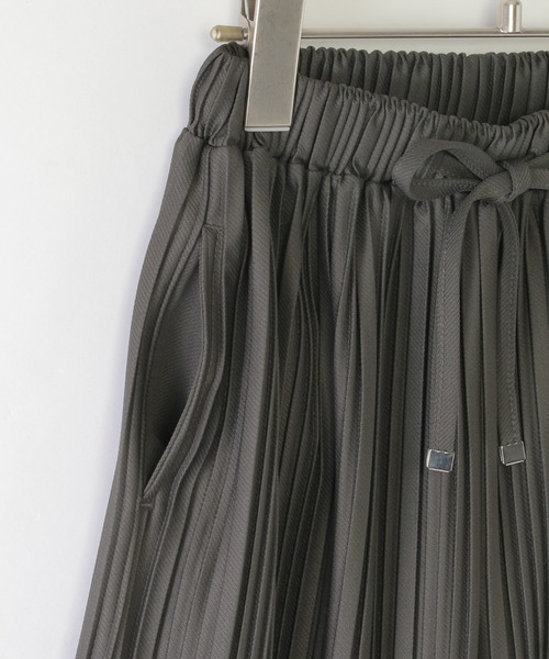 ikka（イッカ）の「【親子コーデ】カットプリーツワイドパンツ（120~160cm）（その他パンツ・キッズ・グレイッシュベージュ/チャコール・150/140/130/120/160）」の7枚目の写真