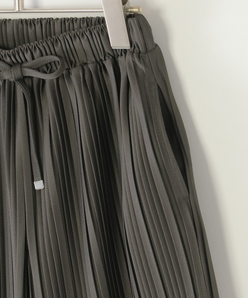ikka（イッカ）の「【親子コーデ】カットプリーツワイドパンツ（120~160cm）（その他パンツ・キッズ・グレイッシュベージュ/チャコール・150/140/130/120/160）」の6枚目の写真