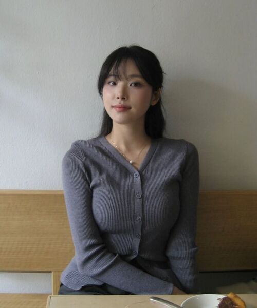 MONGDOL（モンドル）の「リブVネックカーディガン MDCD034_5カラー（カーディガン/ボレロ・レディース・ライトグレー/チャコールグレー/ブラック/アイボリー/オートミール・SMALL/MEDIUM）」の12枚目の写真