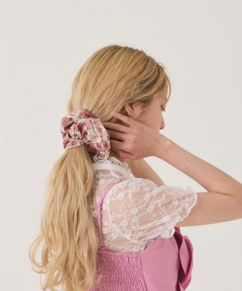 kaorinomori（カオリノモリ）の「kaorinomori  クローブシュシュ / カオリノモリ（シュシュ・レディース・レッド/グリーン/スカイブルー/レモンイエロー・FREE）」の4枚目の写真