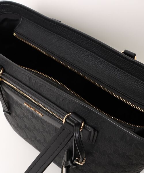 MICHAEL KORS(マイケルコース)の「JET SET TRAVEL ロゴエンボス レザー トートバッグ ミディアム(トートバッグ・レディース・ブラック・FREE)」の7枚目の写真