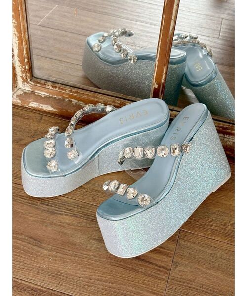 EVRIS（エヴリス）の「厚底ビジュープラットフォームサンダル（サンダル・レディース・シルバー/ブルー/ブラック・SMALL/LARGE/MEDIUM）」の2枚目の写真